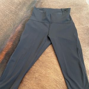 Lululemon black crop leggings